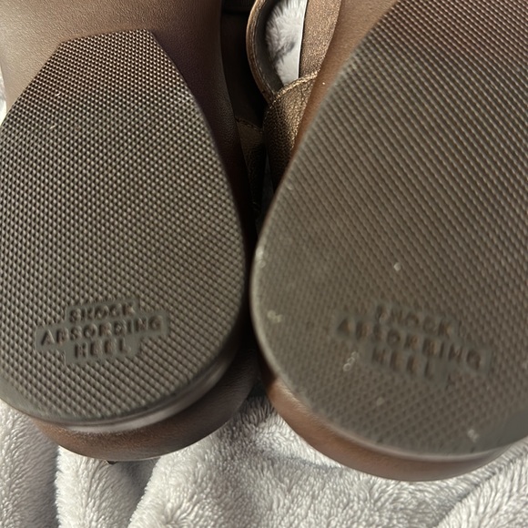 Munro gold strappy leather sandals size 6.5 W - Picture 7 of 7